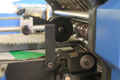 PRY-660T 独立ナイフ付き紙折りたたみ機 6