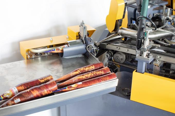 PRY-220/300 高速アイスクリームコーン型紙カップスリーブ成形機 10