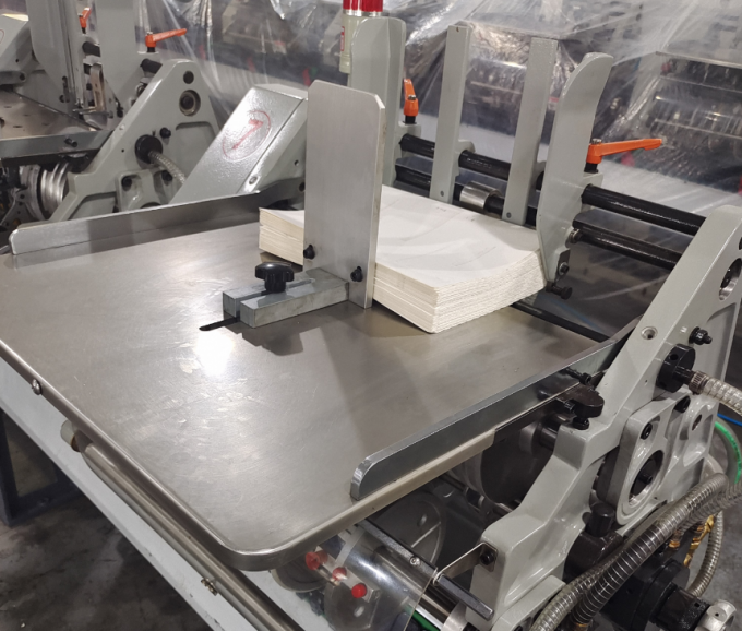 PRY-8D 集積・中綴じ・三方断裁機 3